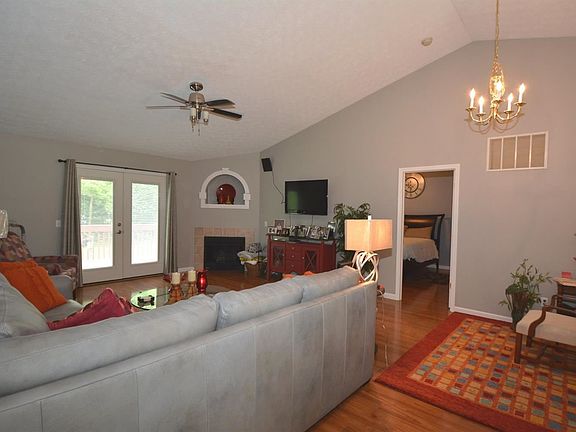 5th image of 929 Sleepy Hollow Dr