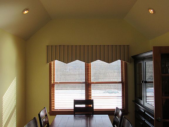4th image of 8 Hill Top Ct