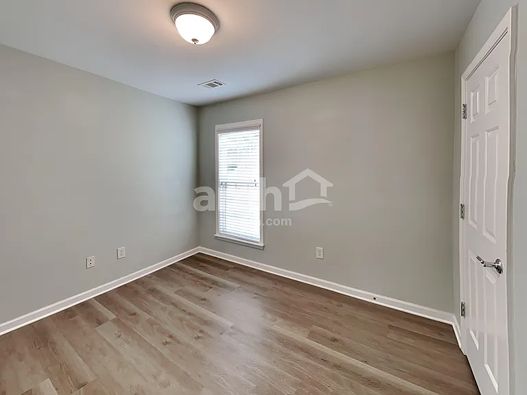 811 Greenwood Xing — Photo 19