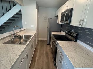 902 E Tiffany Dr APT 3, Mangonia Park, FL 33407