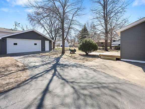3rd image of 150 8th Ave N