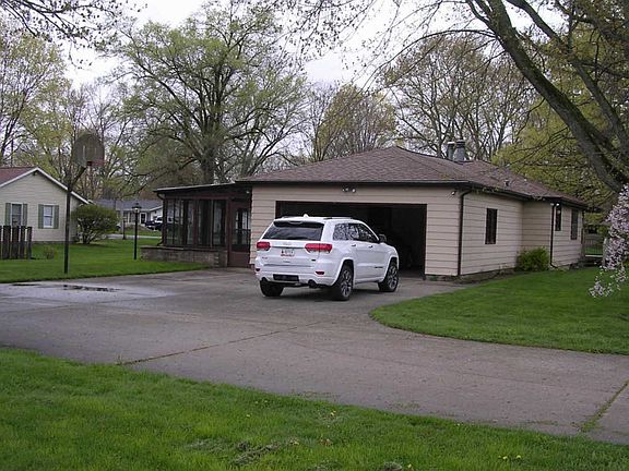 2nd image of 2124 Cedar Dr