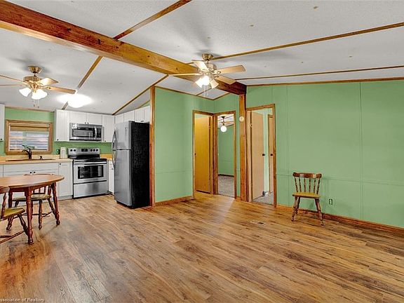 5th image of 1527 Shady Lane Dr
