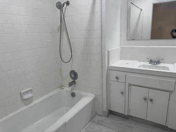 5th image of 5572 N Angus St