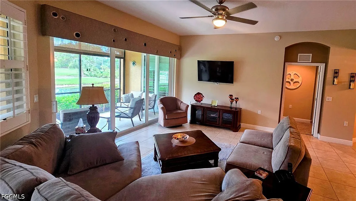 3 bed, 2.0 bath, 1739 sqft, $7,300 — Photo 4
