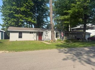 103 Visnaw St, Houghton Lake, MI 48629