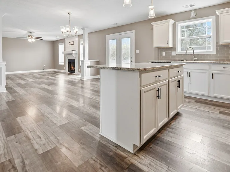 542 Tacoma Dr — Photo 4