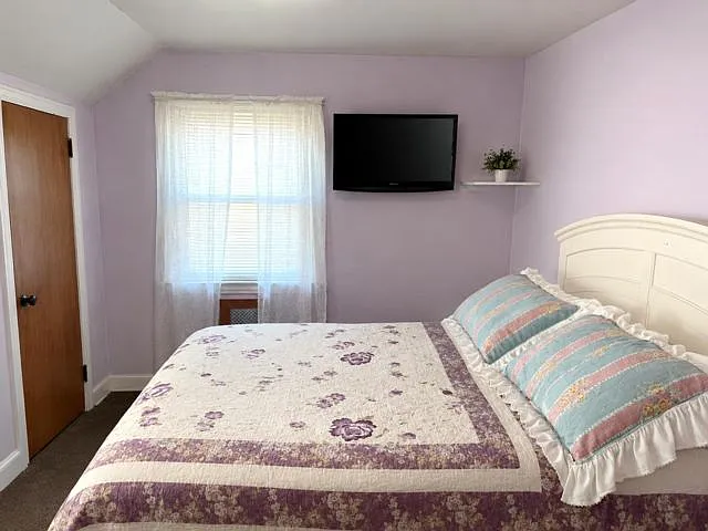 2 bed, 1.0 bath, $2,300 — Photo 3