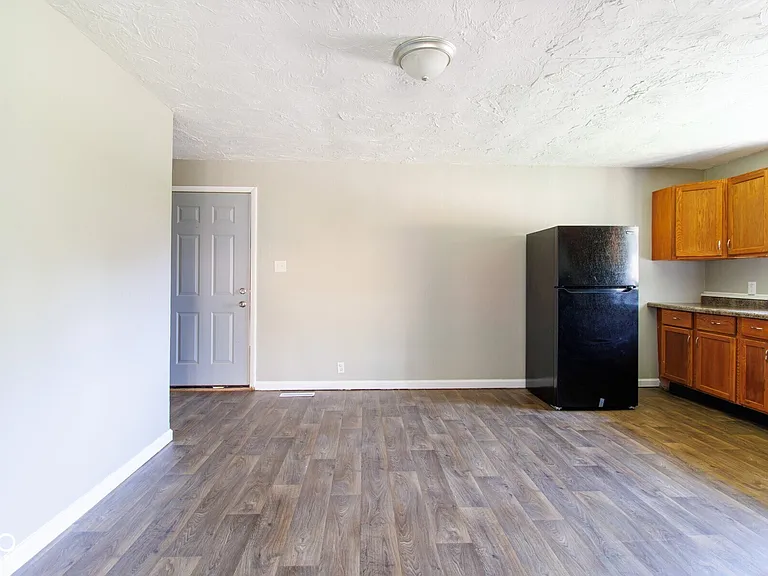 1212 W 5th St — Photo 8