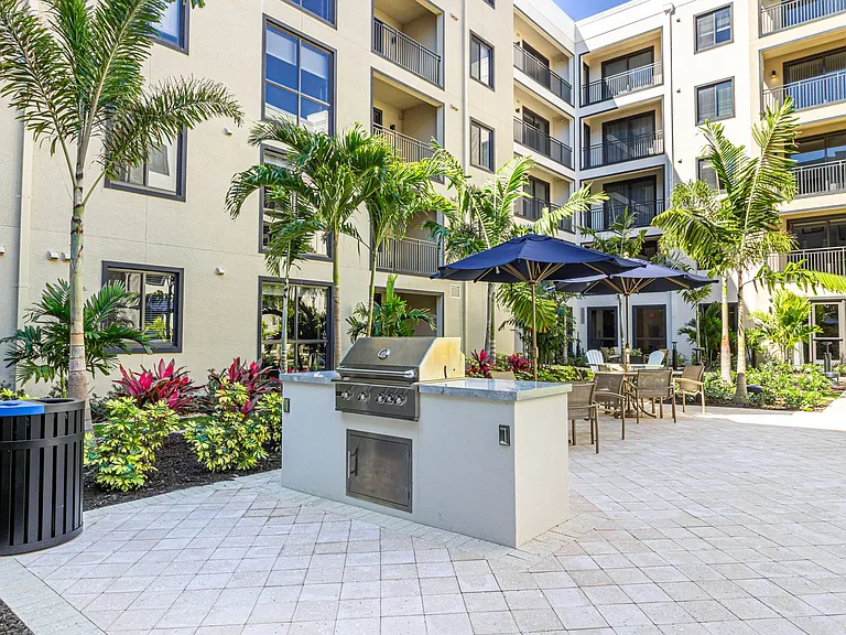 Bimini Square Apartments — Photo 4
