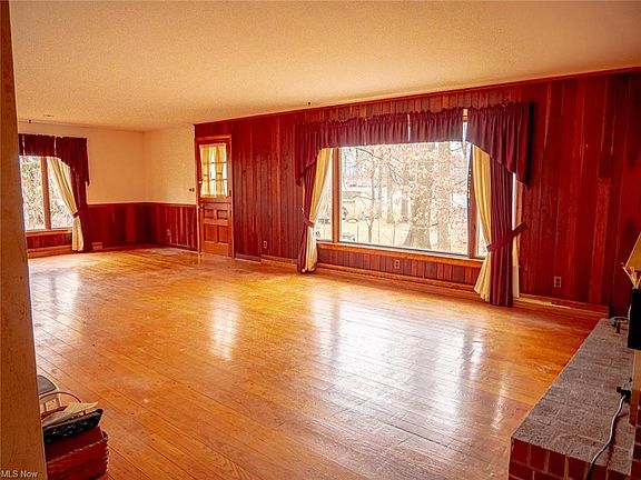 2nd image of 167 Hilltop Blvd