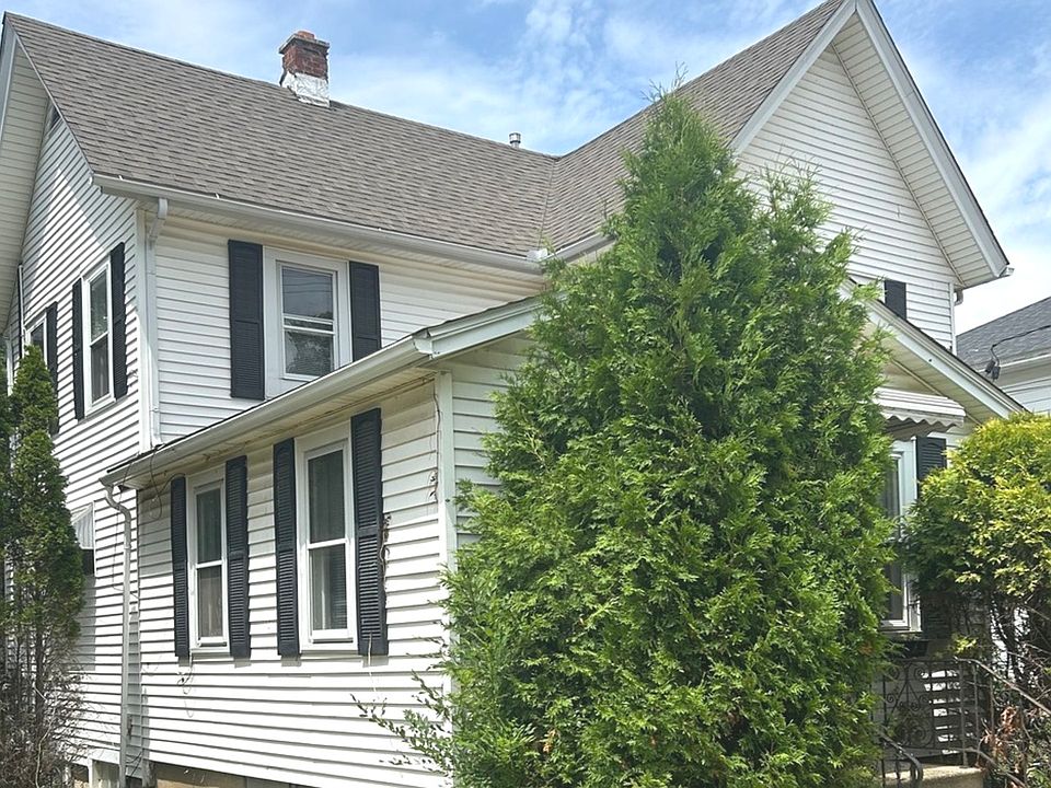 1st image of 992 Main St