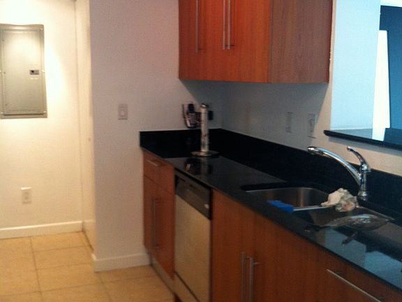 5th image of 325 Biscayne Blvd #321
