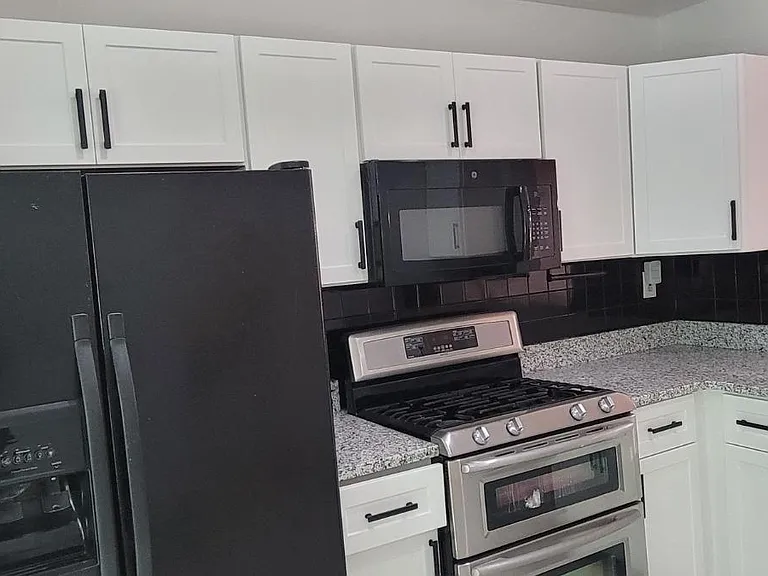 1408 Locust Ct — Photo 3
