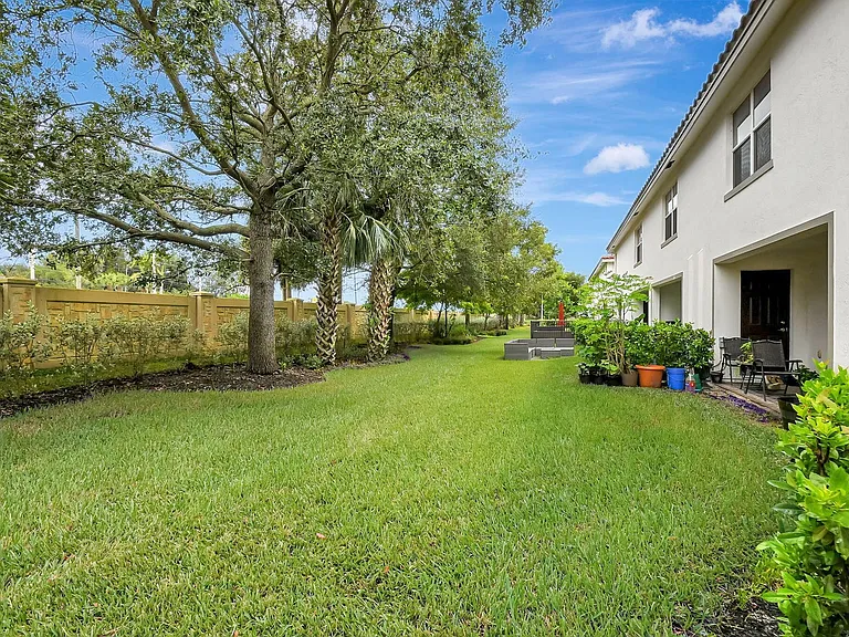 6851 Broadwater Ln — Photo 31