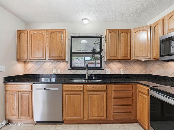4th image of 2149 LOU Drive W