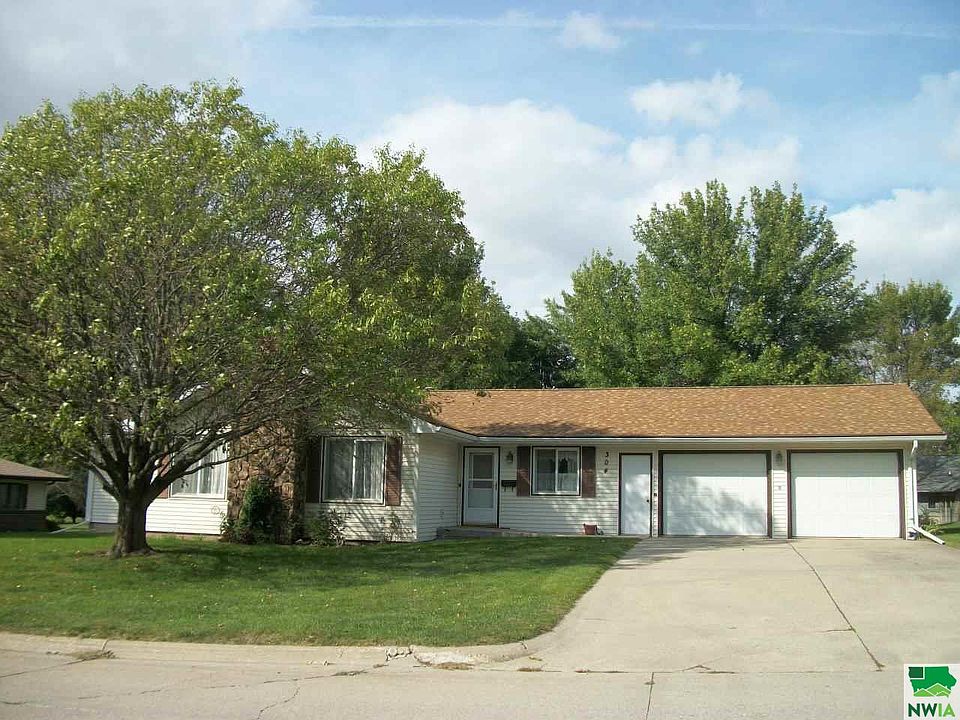 1st image of 304 Centennial Dr