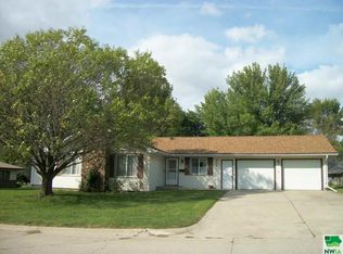 304 Centennial Dr, Cherokee, IA 51012