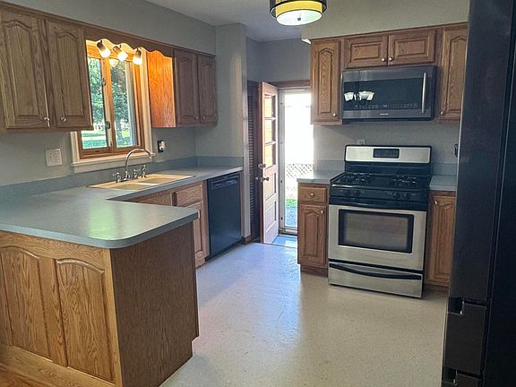 5th image of 6604 South Dr