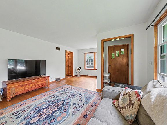 2nd image of 193 W Elm St