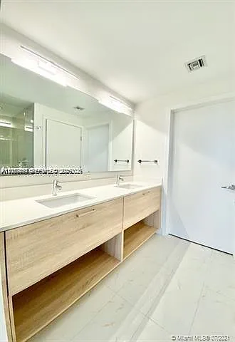 16385 Biscayne Blvd #702 — Photo 24