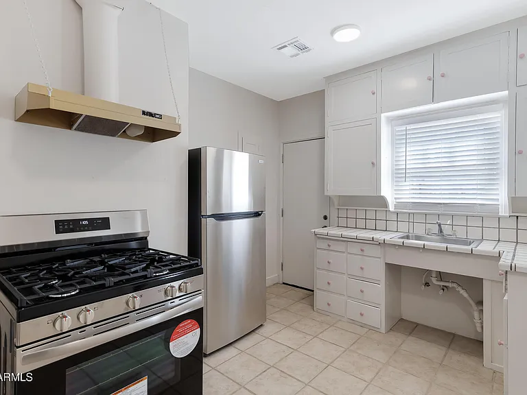 1112 E Portland St — Photo 9