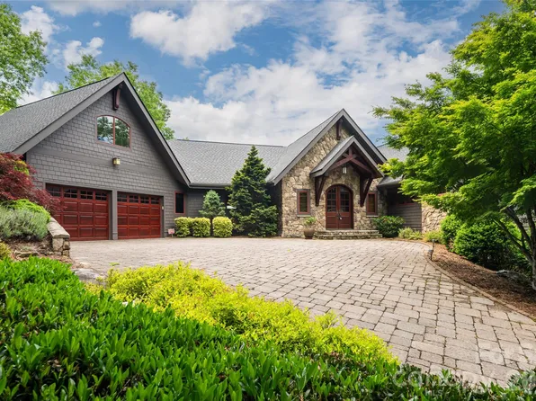 211 Boulder Ridge Dr, Hendersonville, NC 28792