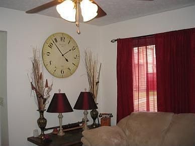 3rd image of 2836 Foxwood Ct
