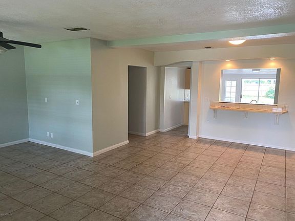 3rd image of 825 3rd Ave N