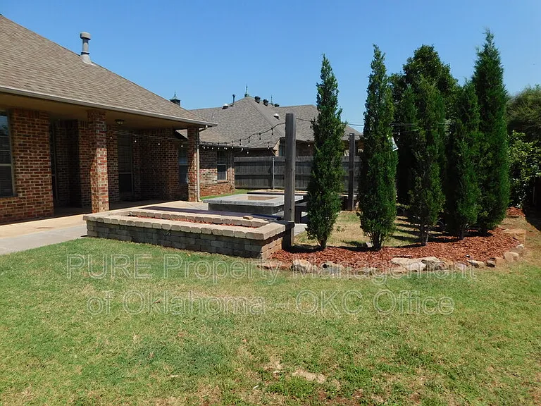 1100 Kelsi Dr — Photo 3