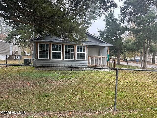 1st image of 521 S Railroad Street