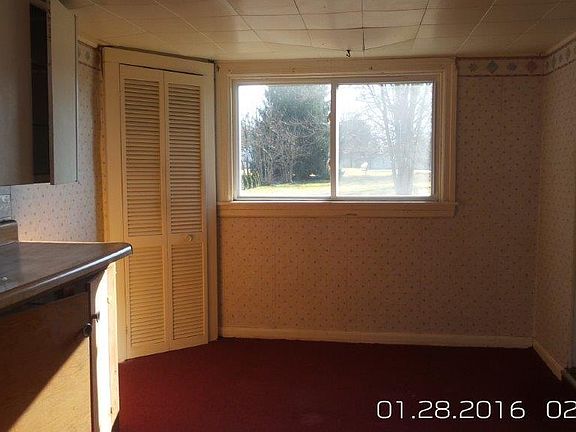 4th image of 240 Dailey Ave