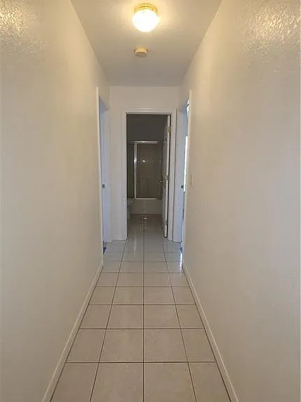 1010 SE 12th Ter — Photo 11