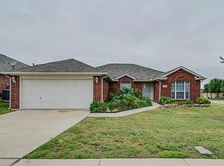 402 Silver Mine Dr, Justin, TX 76247