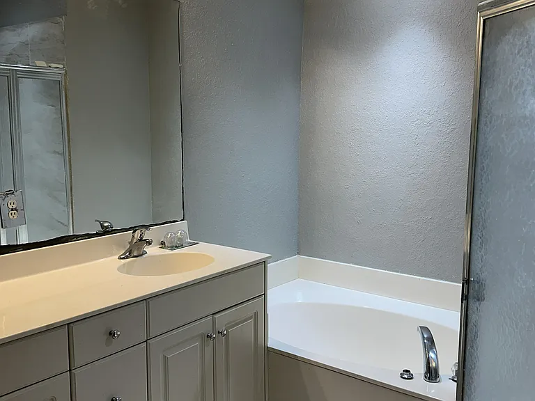 4111 Napoli Lake Dr — Photo 28