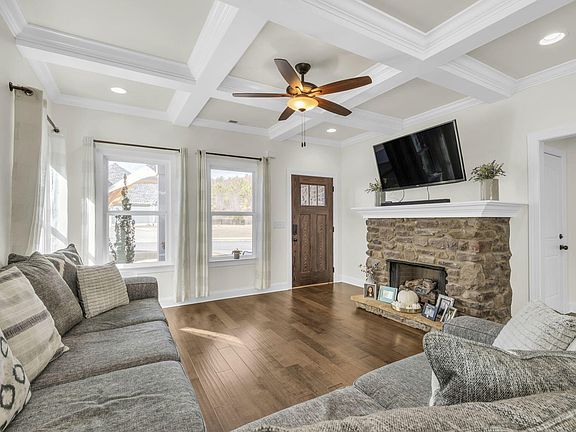 3rd image of 36 Sonoma Ln