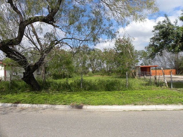 2nd image of 1920 W Beaumont Dr