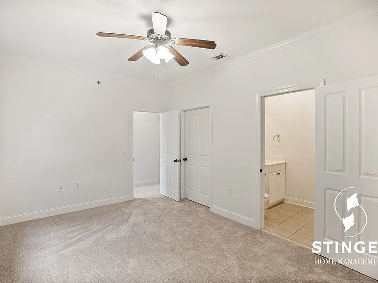 828B E Paris Ave — Photo 17