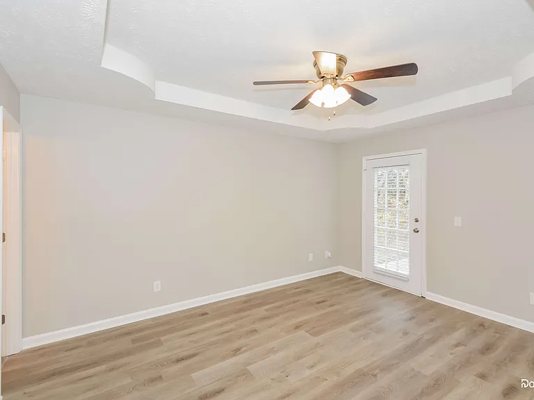 514 Freedom Ct — Photo 14