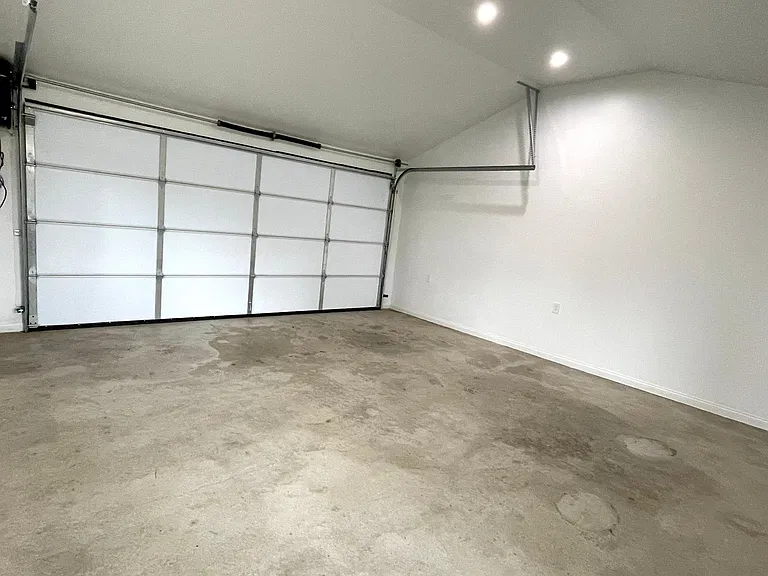 Detached garage with door access, lots of natural light and Air Conditioning.
