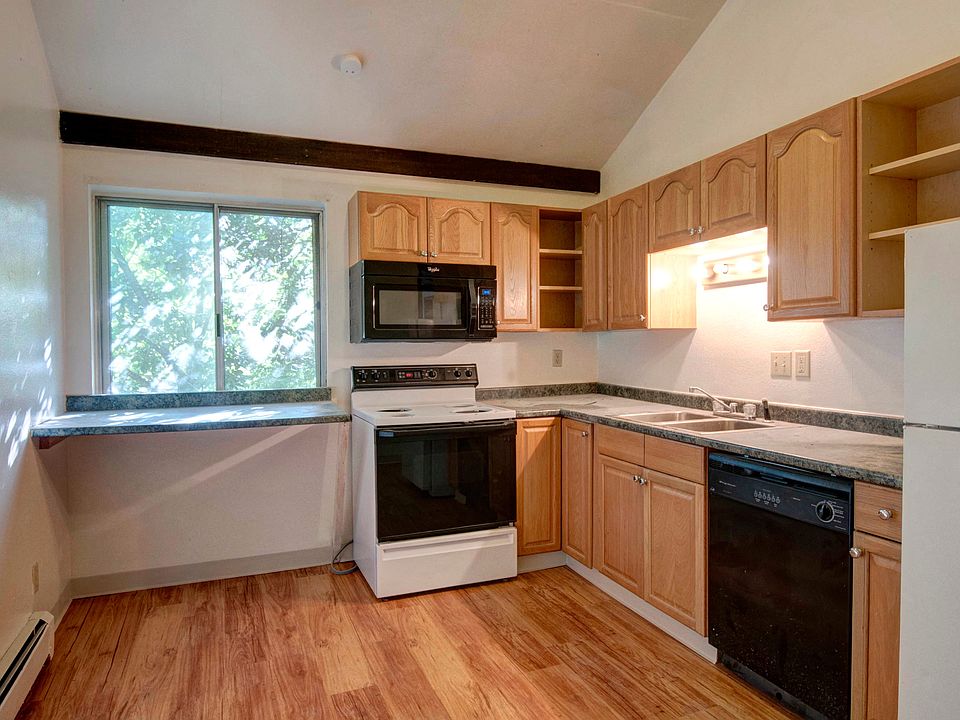 920 Marine Street Kitchen