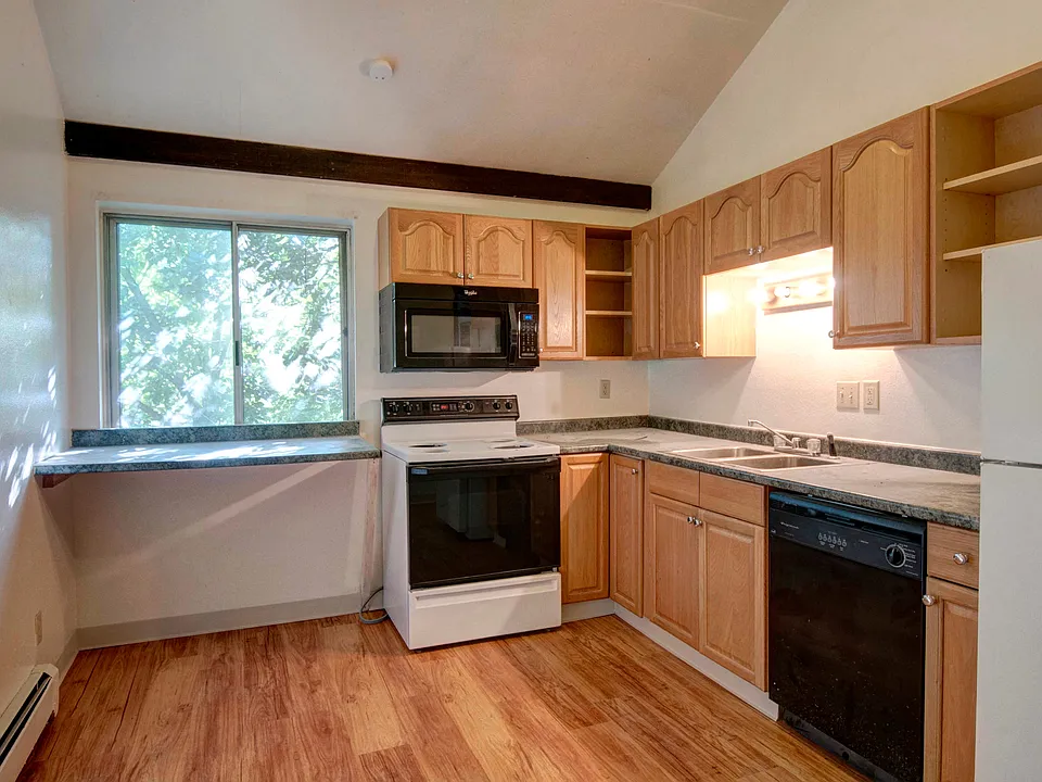 920 Marine Street Kitchen
