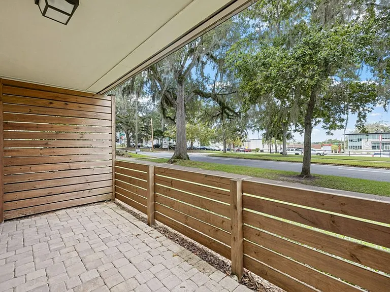 302 E Georgia St — Photo 24