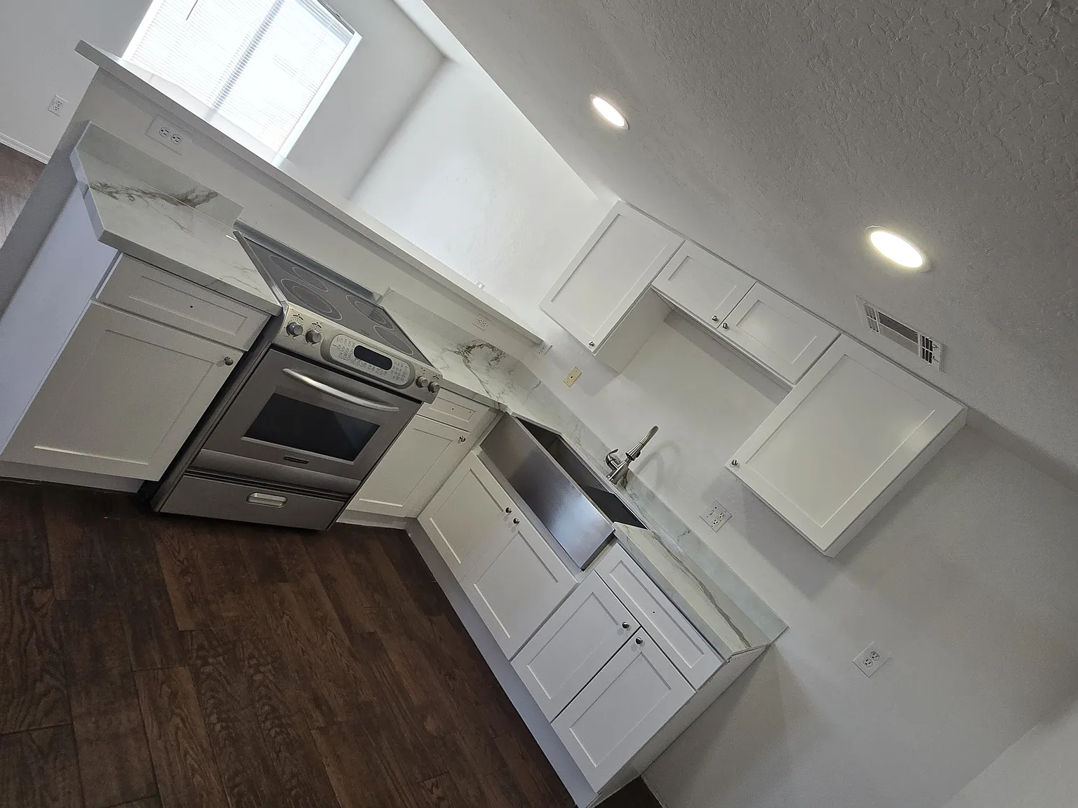 3 bed, 2.5 bath, 1076 sqft, $1,800 — Photo 2
