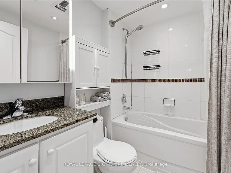 263 Wellington St W #301 — Photo 15