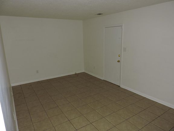 5th image of 5641 Darby Clo* Close