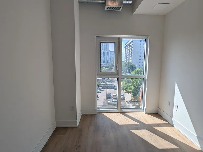 206 King St W #405 — Photo 6