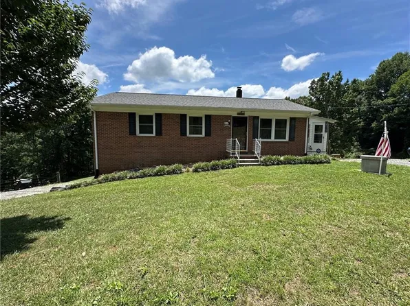 10027 W Pine St, Lowgap, NC 27024