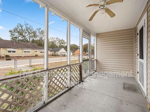 2nd image of 2144 Banyan St