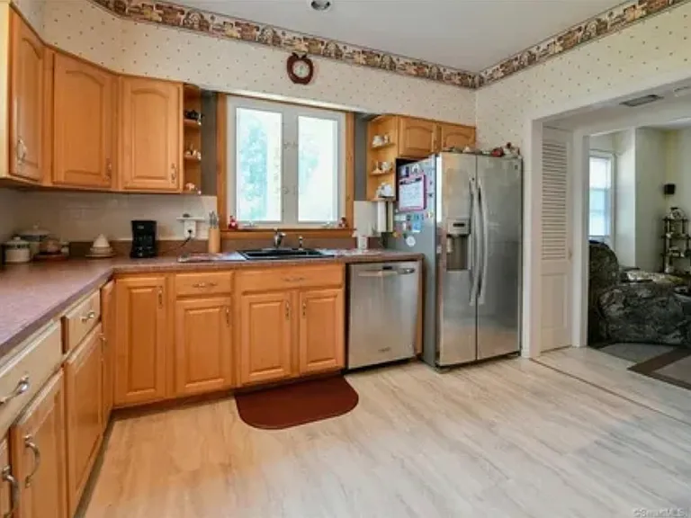 1544 Stanley St — Photo 20